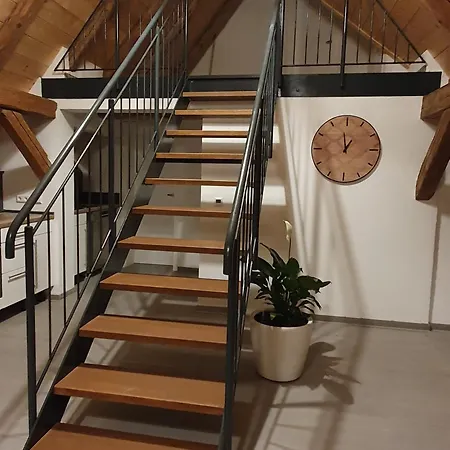 Heuboden Und Wohnstueble *