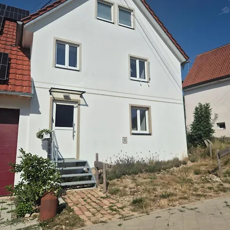 Lägenhet Heuboden Und Wohnstueble *